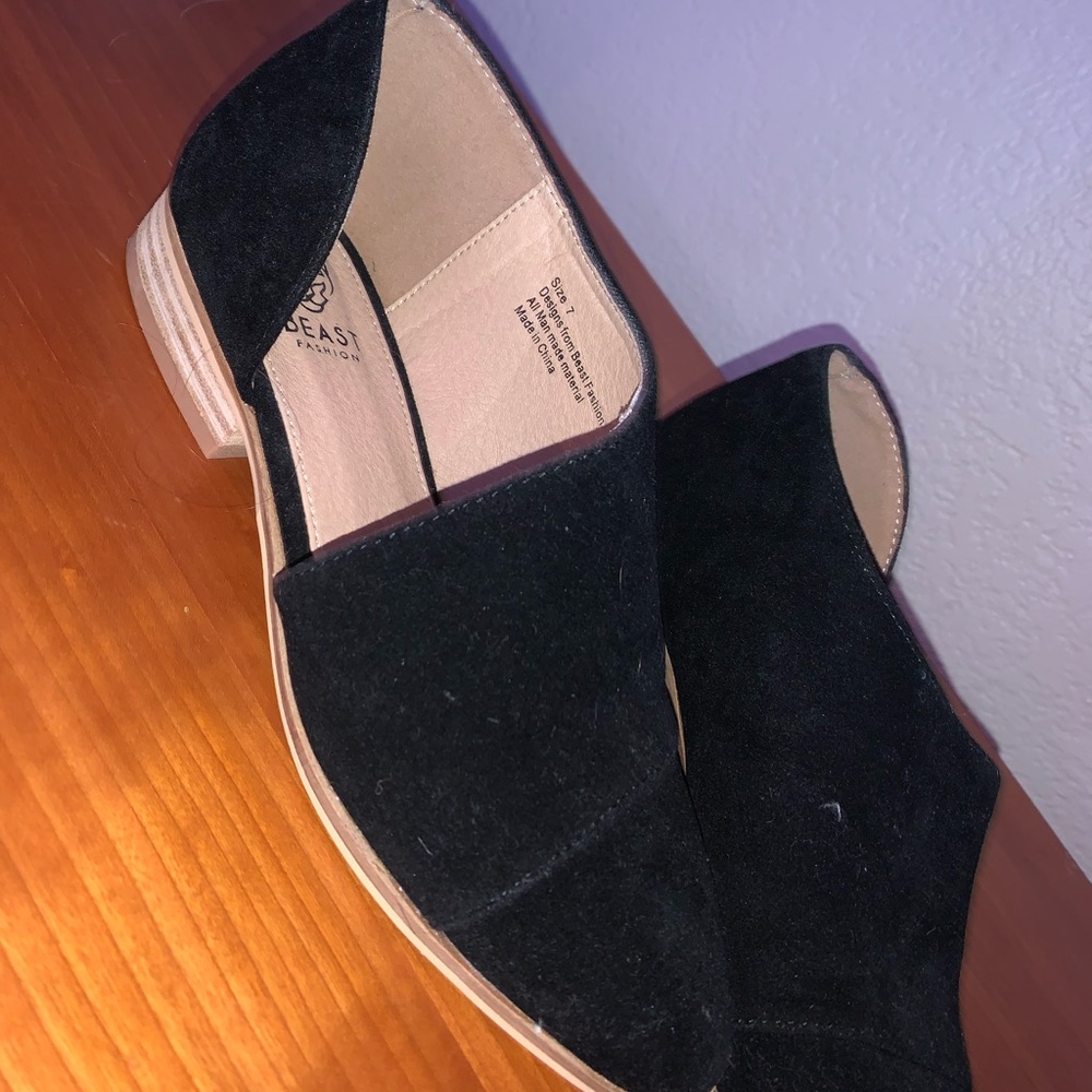 Black flat shoes size 7